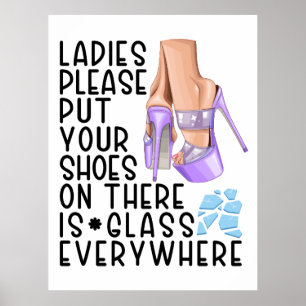 Zet je schoenen op dames, er is overal glas poster
