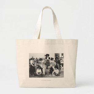 Zeven rodeo cowemmeisjes die met een ezel poseren grote tote bag