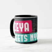 Zeya ontmoet NY mok (Voorkant links)