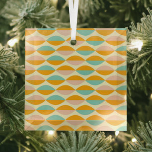 Zich herhalend geometrisch patroon op een beige ac glas ornament