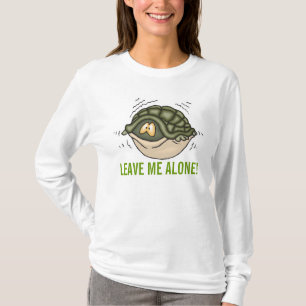 zich verstoppen in schild in schildpad laat me met t-shirt