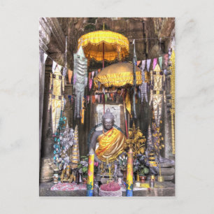 Zicht op altaarruimte binnen Boeddhistische tempel Briefkaart