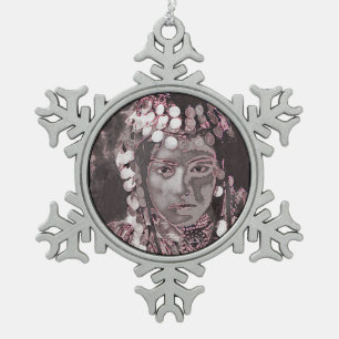 zigeuner in Champagne Pink Headdress Tin Sneeuwvlok Ornament
