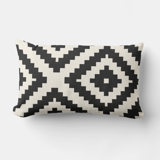 Zigzag Geometric Pattern Black and Cream Buitenkussen (Voorkant)