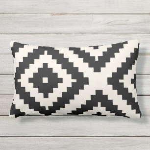 Zigzag Geometric Pattern Black and Cream Buitenkussen
