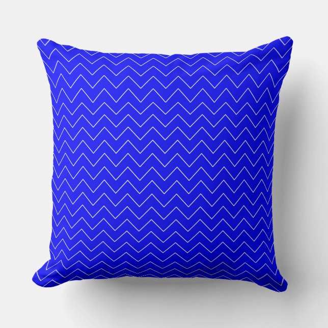 Zigzag Line Pattern in White op Neon Blue Kussen (Voorkant)