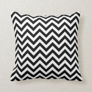 Zigzag Pillow in Black Kussen