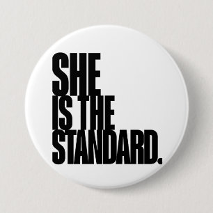Zij Is de Standaard, Motiverende Citat Kunst Ronde Button 7,6 Cm