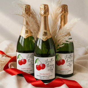 Zij is het IJsje op de Taart 🍒 Meidenavakantie Sparkling Wijnetiket