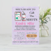 Zij is klaar om het Afstuderen van de showts te ro Kaart (Staand voorkant)