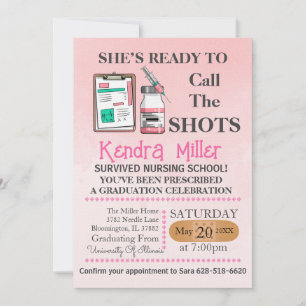 Zij is klaar om het Afstuderen van de showts te ro Kaart