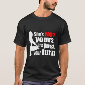Zij is NIET van jou Het is gewoon jouw beurt rode  T-shirt