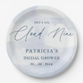 Zij is op Witte Wolken Bruidsfeestje Papieren Bordje (Voorkant)
