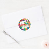 zij/zij, zij/zij, regenboogpriesters ronde sticker (Envelop)