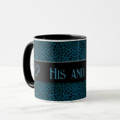 Zijn en Zijn Blauwe Cheetah Print en Black Mok (Voorkant links)