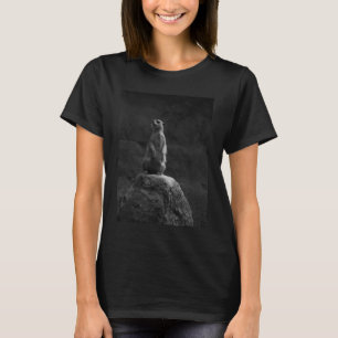 Zijn meerkat op een rots Natuur liefhebbers Zwart T-shirt