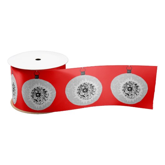 Zilver en wit Ornament rood lint (Spoel)