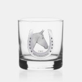 Zilverachtige Paard en Hoefijzer Embleem Gepersona Whisky Glas (Voorkant)