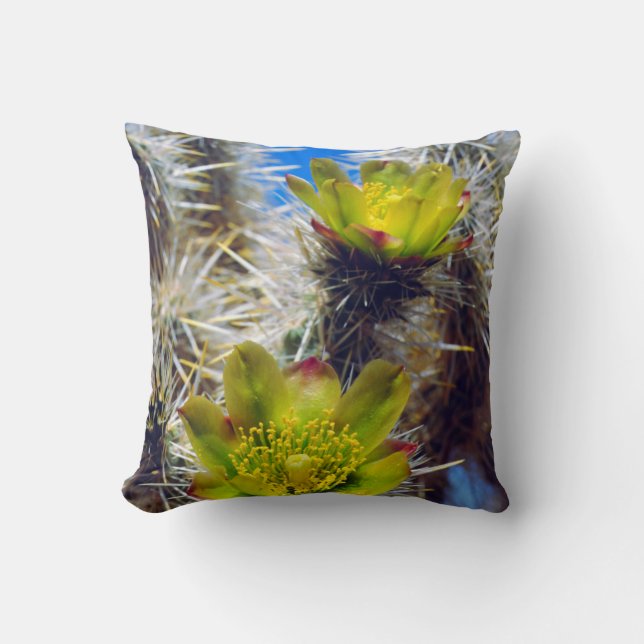 Zilveren Cholla Cactus Wilde Bloemen Kussen (Voorkant)