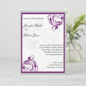 Zilveren en Paarse Bloemenhart Bruiloft Uitnodigin Kaart (Staand voorkant)