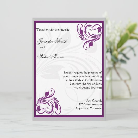 Zilveren en Paarse Bloemenhart Bruiloft Uitnodigin Kaart (Staand voorkant)