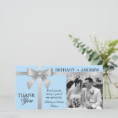 Zilveren lint en lichtblauwe trouw-thank you bedankkaart (Staand voorkant)