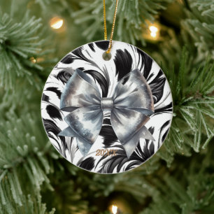 Zilveren Metallic Strik Met Zwarte Witte Accenten Keramisch Ornament