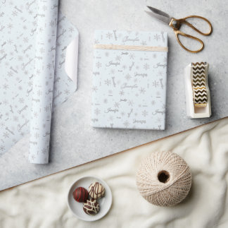Zilveren sneeuwvlokken met aangepaste naam cadeaupapier