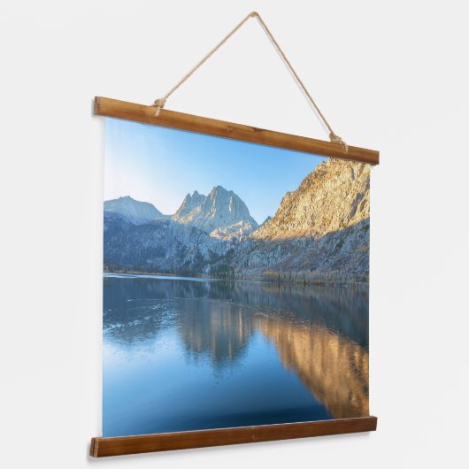 Zilvermeer en berglandschap hangend wandkleed (Gebogen)