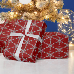 Zilversneeuwvlokken op rood cadeaupapier