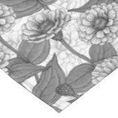 Zinnia's, monochome op wit tafelkleed (Gekanteld)
