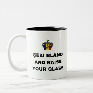 ZIT ONTSPANNEN EN HIEF JE GLAS TWEEKLEURIGE KOFFIEMOK