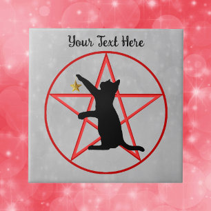 Zittende Zwarte Kat Gouden Ster op Rode Pentagram Tegeltje