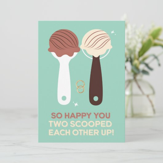 Zo blij dat jullie twee elkaar ijs hebben geschept feestdagenkaart (Staand voorkant)