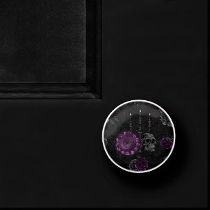 Zodiac Magic   Donker Paarse Plum Gothic Skull Roz Keramische Knop