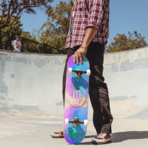 Zodiac teken Maagd goud op kleurrijke achtergrond  Skateboard