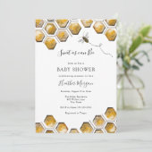 Zoet als kan Bee Honeycomb Baby shower Invitation Kaart (Staand voorkant)