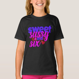 Zoet Sassy en Zes 6de Verjaardag Meisje Roze en Pu T-shirt
