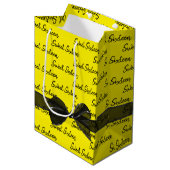 Zoete 16-jarige baard op geel medium cadeauzakje (Voorkant Gekanteld)