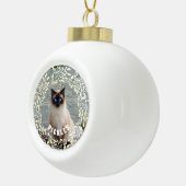 Zoete Bladerige Botanische Krans Kerstmis Kat Keramische Bal Ornament (Rechts)