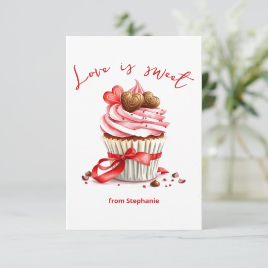 Zoete Cupcake met Heart Chocolates en Red Ribbon Kaart (Staand voorkant)