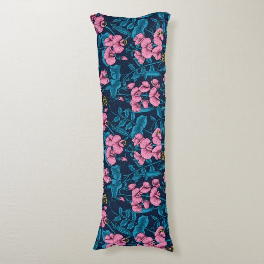 Zoete erwten en hommels, roze en blauw lichaamskussen (Voorkant Verticaal)