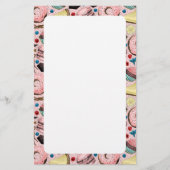 Zoete lekkernijen op roze briefpapier (Voorkant)