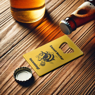 Zoete nectar komt binnen! Busy Bee Buckets Cartoon Kredietkaart Flessenopener