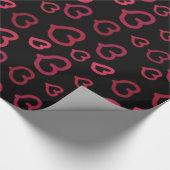 Zoete roze hartenpatroon op aangepaste kleur cadeaupapier (Hoek)