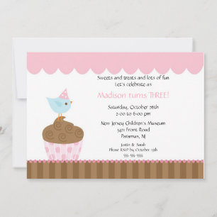 Zoete vogel op Cupcake Birthday Uitnodiging