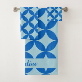 Zomer tegel met azuurblauwe cirkels op baby blauw bad handdoek