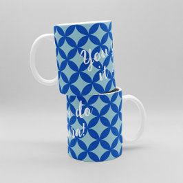 Zomer tegel met azuurblauwe cirkels op baby blauw koffiemok