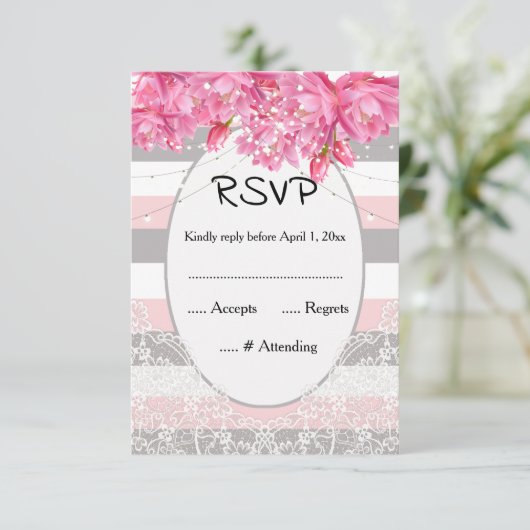 Zomerroze en grijze strepen Floral Lace bruiloft RSVP Kaartje (Staand voorkant)