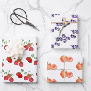 Zomervruchten gesorteerd inpakpapier vel